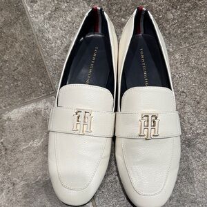 Tommy Hilfiger Women’s Cream Loafers with Gold Accent. Not worn outside